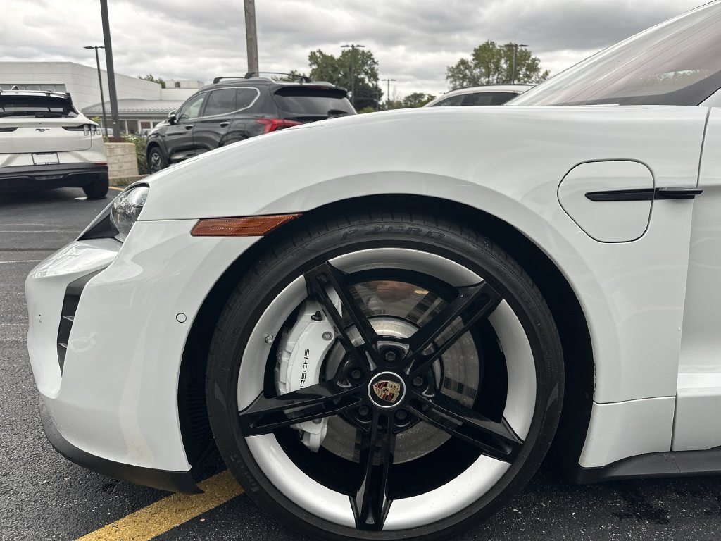 Used 2022 Porsche Taycan GTS AWD/4WD image 19