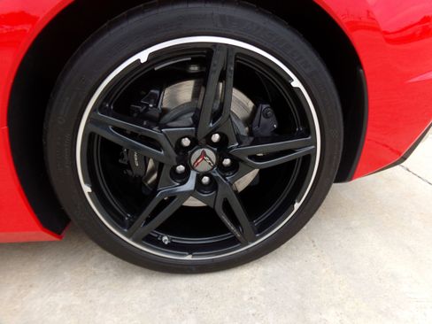 Used 2021 Chevrolet Corvette Stingray Premium Conv w/ Z51 Performance Package RWD image 9
