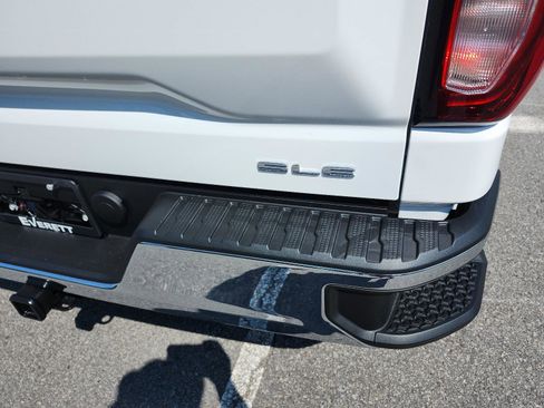 New 2026 GMC Sierra 1500 SLE image 4