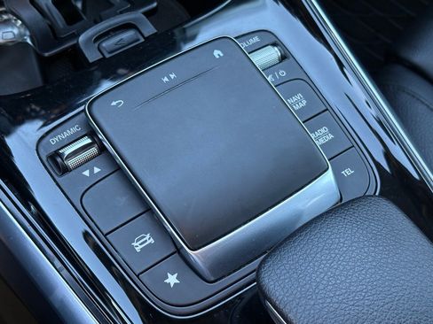 Used 2021 Mercedes-Benz GLB 250 image 21