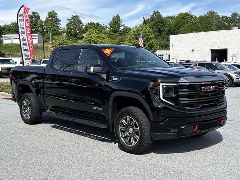 Used 2024 GMC Sierra 1500 AT4 w/ Technology Package AWD/4WD image 4