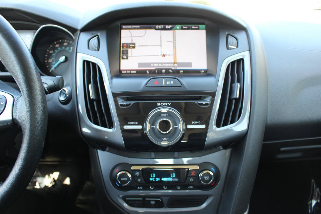 Used 2014 Ford Focus Titanium FWD image 29