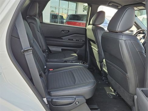 Used 2025 Nissan Pathfinder Rock Creek image 17
