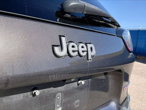 Used 2019 Jeep Cherokee Trailhawk w/ Cold Weather Group image 30