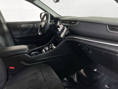 Used 2023 Jeep Grand Cherokee Altitude AWD/4WD image 28