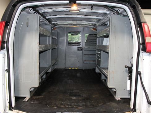 Used 2009 Chevrolet Express 1500 RWD image 26