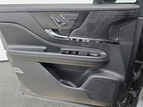 Used 2021 Lincoln Corsair AWD w/ Premium Package image 24