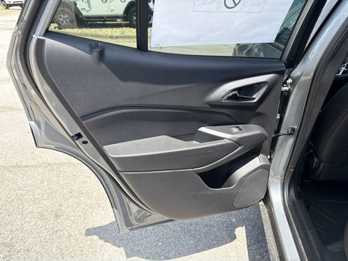 New 2026 Chevrolet Trax LT w/ Sunroof Package FWD image 17