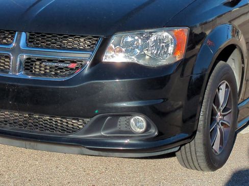 Used 2017 Dodge Grand Caravan SXT image 14