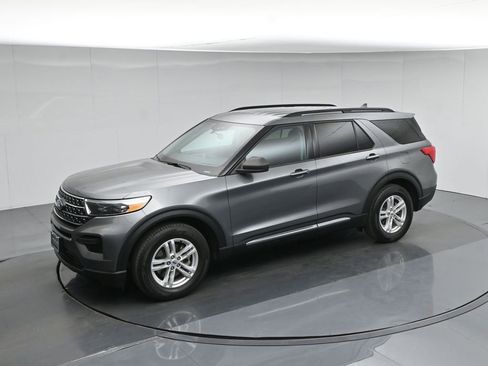 Used 2023 Ford Explorer XLT image 43