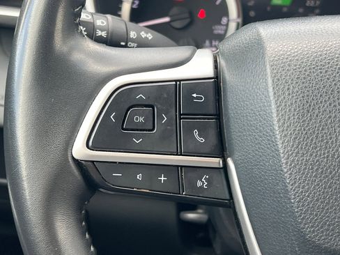 Used 2024 Toyota Highlander XLE image 35