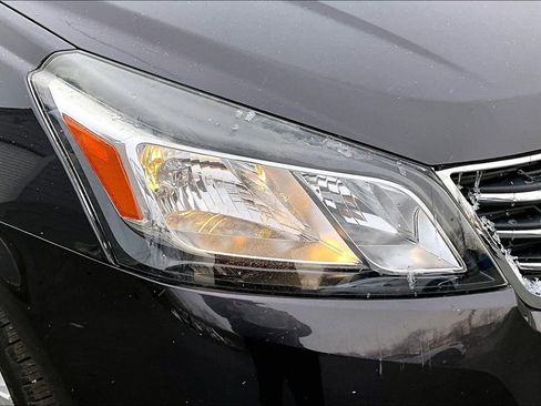 Used 2017 Chevrolet Traverse LT w/ Style and Technology Package image 29