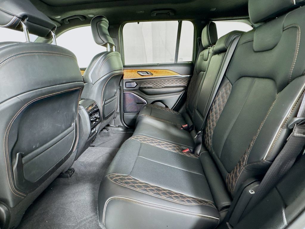 Used 2022 Jeep Grand Cherokee Summit AWD/4WD image 13
