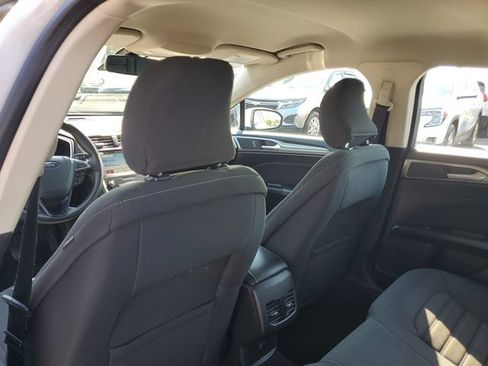 Used 2019 Ford Fusion SE FWD image 9
