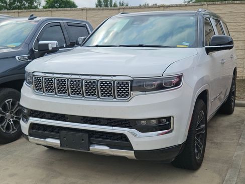 Used 2023 Jeep Grand Wagoneer 4WD w/ Flexible Seating Group image 5