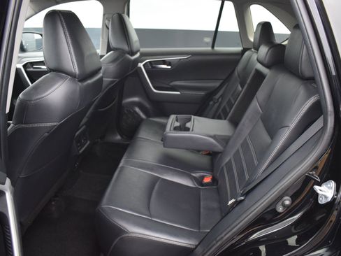 Used 2021 Toyota RAV4 XLE Premium image 13
