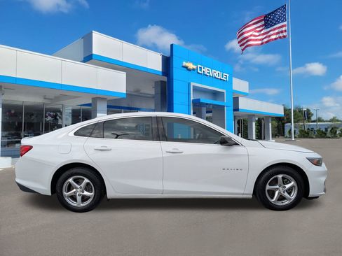 Used 2018 Chevrolet Malibu LS image 3