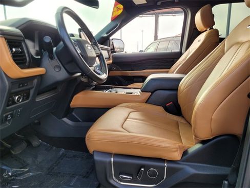 Used 2023 Ford Expedition Platinum image 4