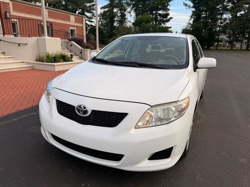 Used 2010 Toyota Corolla LE FWD image 2