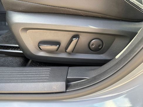 Used 2023 Nissan Rogue SL w/ SL Premium Package image 16