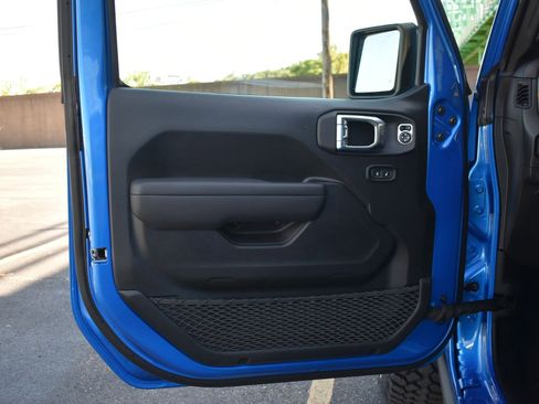 New 2025 Jeep Gladiator Sport image 12