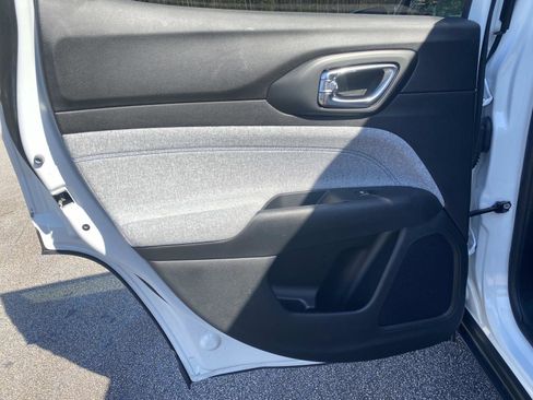 Certified 2022 Jeep Compass Latitude image 17