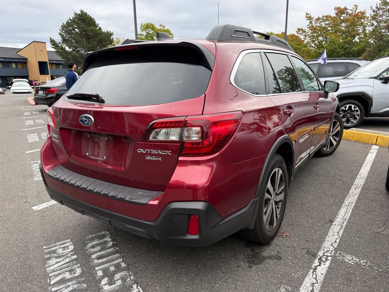 Used 2018 Subaru Outback 3.6R Limited AWD/4WD image 3