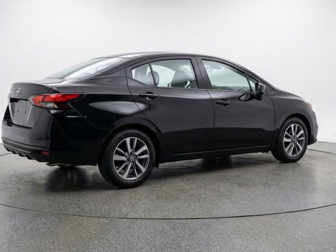 Used 2025 Nissan Versa SV image 9