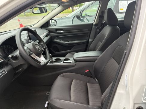 Used 2025 Nissan Altima 2.5 SV FWD image 22