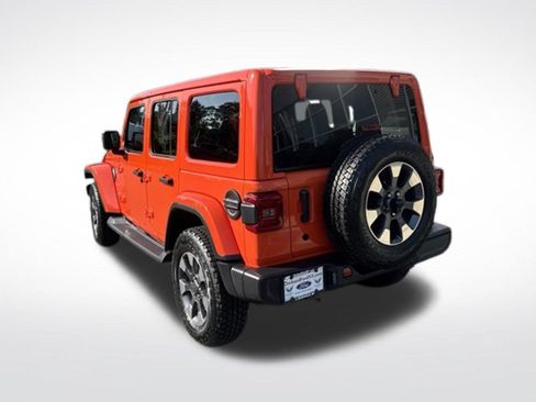 Used 2018 Jeep Wrangler Unlimited Sahara AWD/4WD image 8