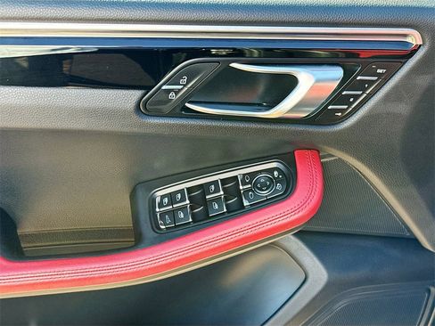 Used 2021 Porsche Macan S image 19