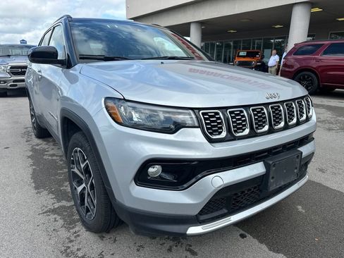 Used 2025 Jeep Compass Limited AWD/4WD image 3