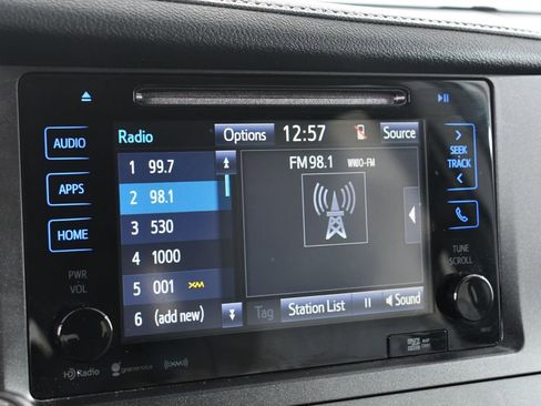 Used 2017 Toyota Sienna XLE Premium image 28