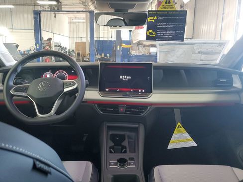 New 2025 Volkswagen Tiguan SE image 5