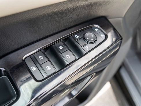 Used 2022 Nissan Pathfinder SV AWD/4WD image 20