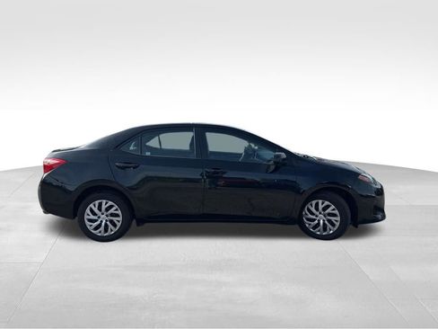 Used 2018 Toyota Corolla LE FWD image 6