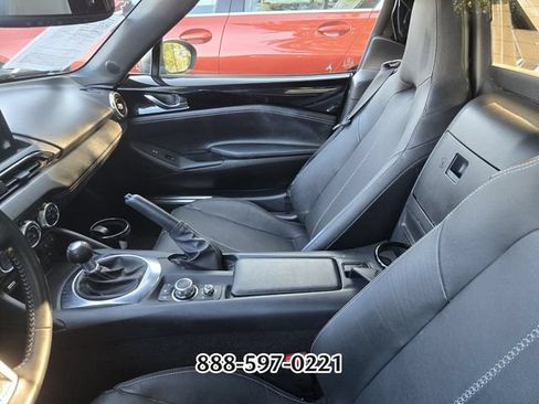 Used 2020 MAZDA MX-5 Miata RF Grand Touring RWD image 10