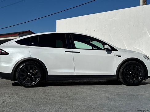 Used 2023 Tesla Model X image 3