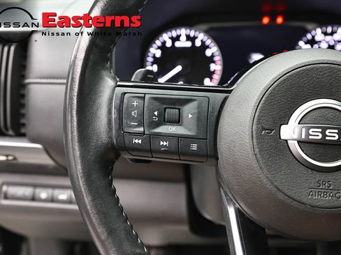 Used 2023 Nissan Pathfinder SL AWD/4WD image 15