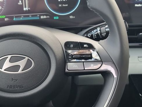 New 2025 Hyundai Elantra Limited FWD image 30