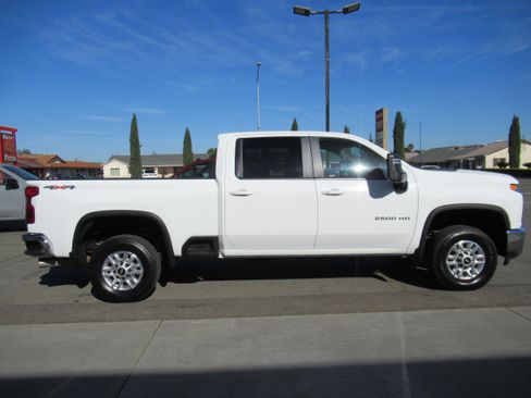 Used 2022 Chevrolet Silverado 2500 LT w/ Convenience Package image 6