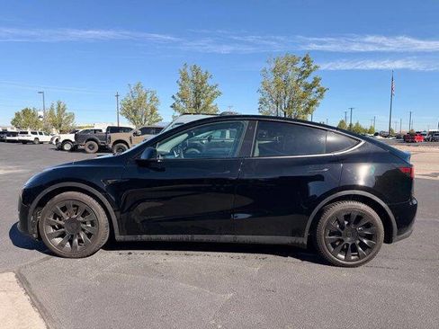 Used 2022 Tesla Model Y Long Range AWD/4WD image 5