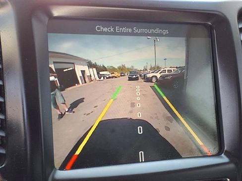 Used 2018 Jeep Cherokee Trailhawk w/ Comfort/Convenience Group image 10