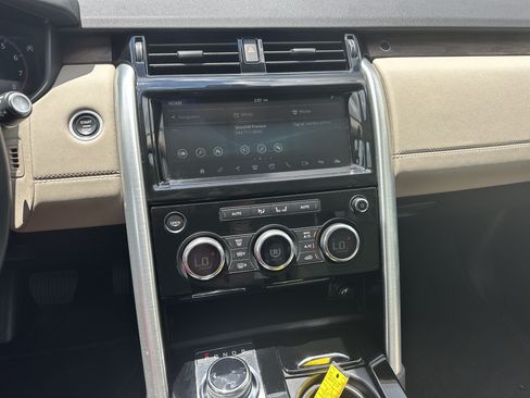 Used 2018 Land Rover Discovery HSE AWD/4WD image 23