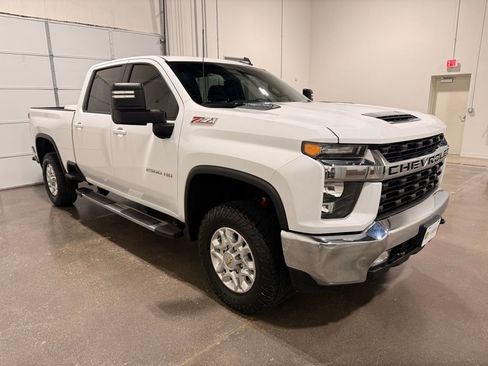 Used 2023 Chevrolet Silverado 2500 LT w/ Convenience Package AWD/4WD image 3