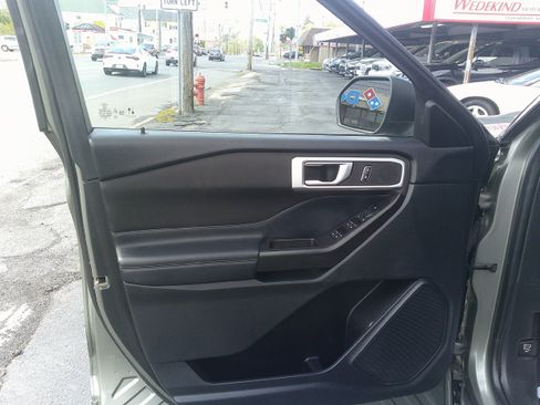 Used 2020 Ford Explorer XLT w/ Comfort Package AWD/4WD image 15