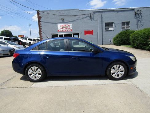 Used 2012 Chevrolet Cruze LS w/ Connectivity Package FWD image 6