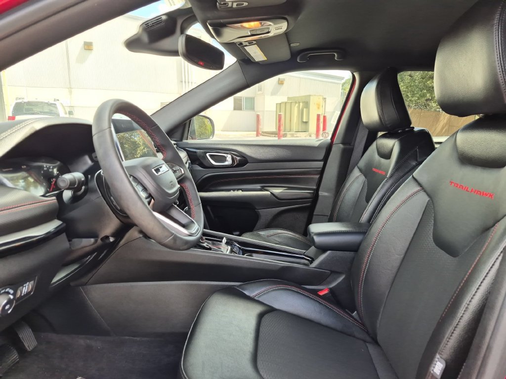 Used 2025 Jeep Compass Trailhawk AWD/4WD image 25
