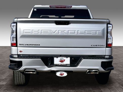 Used 2019 Chevrolet Silverado 1500 Custom w/ Custom Value Package image 4