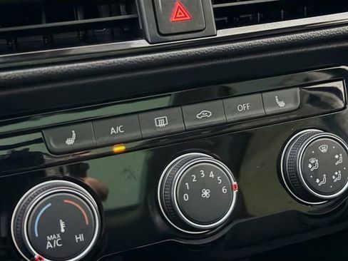 Used 2023 Volkswagen Taos SE image 21